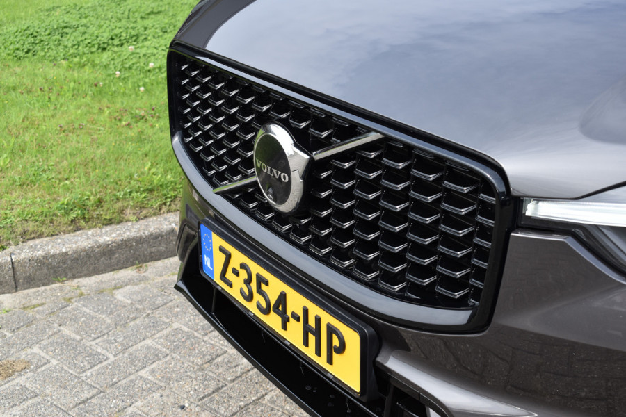 Volvo XC60 2.0 T6 Plug-in hybrid AWD Plus Dark Pano dak | ACC | 360 Camera | Trekhaak | Leder | Blis