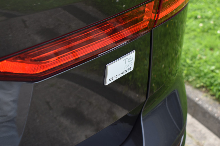 Volvo XC60 2.0 T6 Plug-in hybrid AWD Plus Dark Pano dak | ACC | 360 Camera | Trekhaak | Leder | Blis