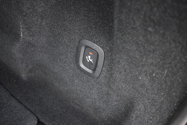 Volvo XC60 2.0 T6 Plug-in hybrid AWD Plus Dark Pano dak | ACC | 360 Camera | Trekhaak | Leder | Blis