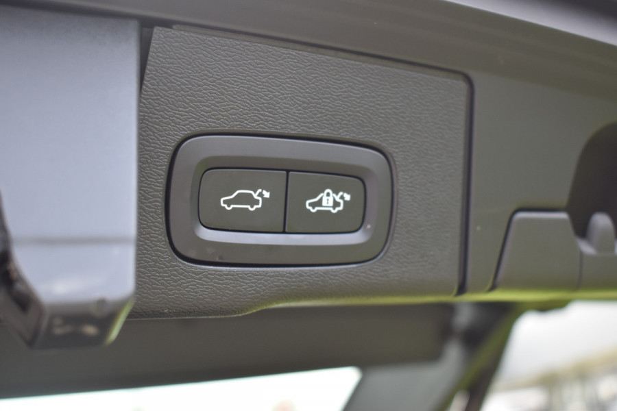 Volvo XC60 2.0 T6 Plug-in hybrid AWD Plus Dark Pano dak | ACC | 360 Camera | Trekhaak | Leder | Blis
