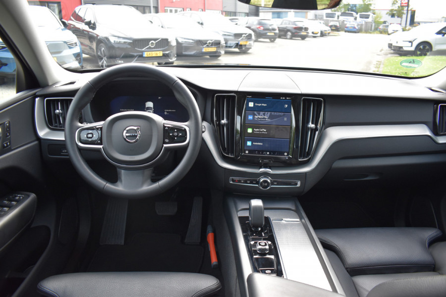 Volvo XC60 2.0 T6 Plug-in hybrid AWD Plus Dark Pano dak | ACC | 360 Camera | Trekhaak | Leder | Blis