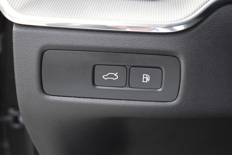 Volvo XC60 2.0 T6 Plug-in hybrid AWD Plus Dark Pano dak | ACC | 360 Camera | Trekhaak | Leder | Blis