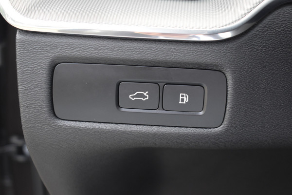 Volvo XC60 2.0 T6 Plug-in hybrid AWD Plus Dark Pano dak | ACC | 360 Camera | Trekhaak | Leder | Blis