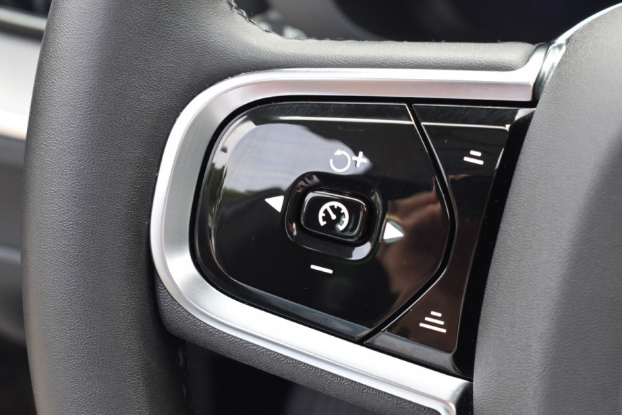 Volvo XC60 2.0 T6 Plug-in hybrid AWD Plus Dark Pano dak | ACC | 360 Camera | Trekhaak | Leder | Blis
