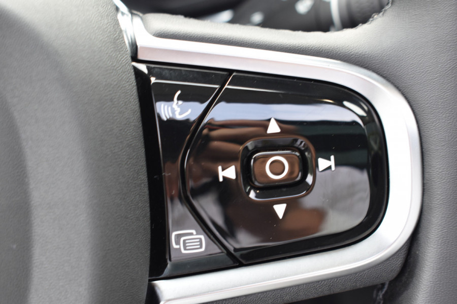Volvo XC60 2.0 T6 Plug-in hybrid AWD Plus Dark Pano dak | ACC | 360 Camera | Trekhaak | Leder | Blis