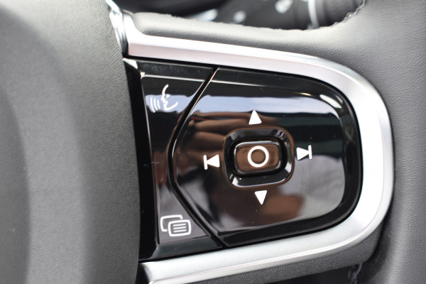 Volvo XC60 2.0 T6 Plug-in hybrid AWD Plus Dark Pano dak | ACC | 360 Camera | Trekhaak | Leder | Blis