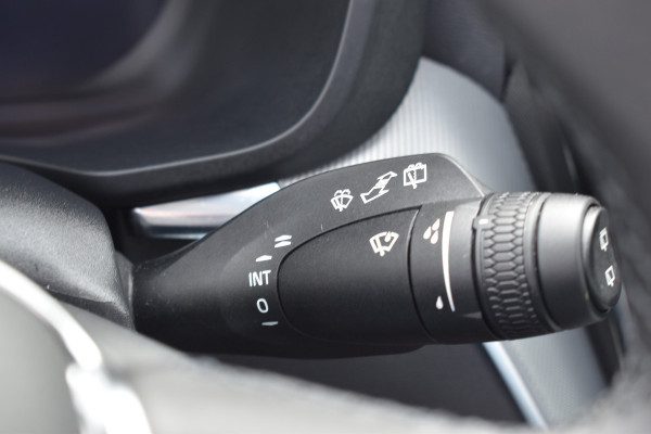 Volvo XC60 2.0 T6 Plug-in hybrid AWD Plus Dark Pano dak | ACC | 360 Camera | Trekhaak | Leder | Blis