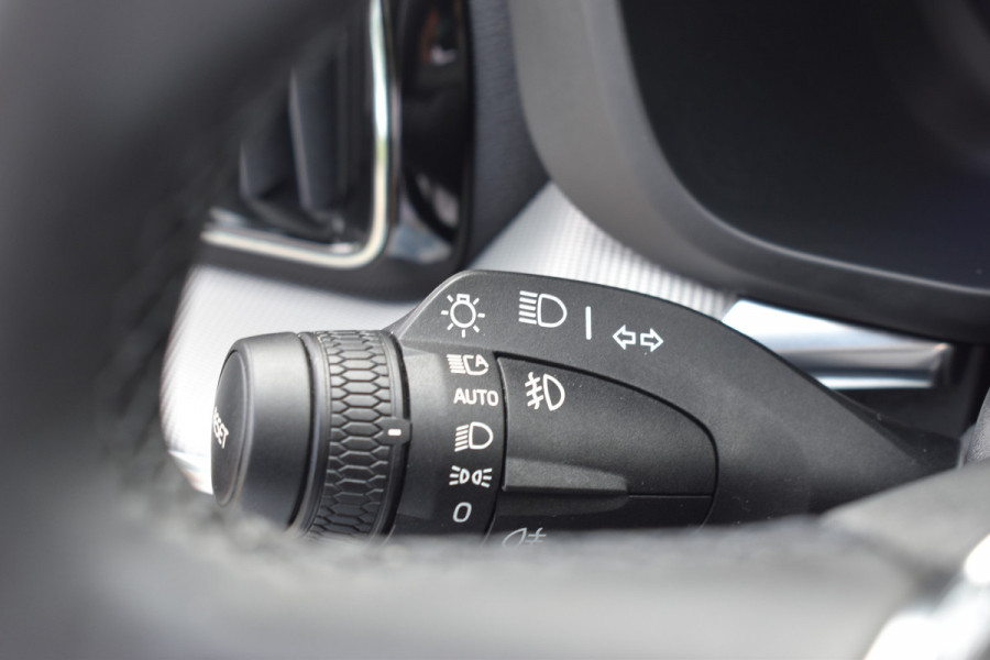 Volvo XC60 2.0 T6 Plug-in hybrid AWD Plus Dark Pano dak | ACC | 360 Camera | Trekhaak | Leder | Blis