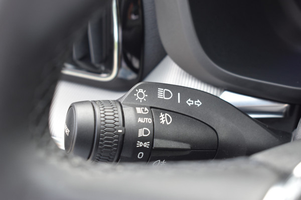 Volvo XC60 2.0 T6 Plug-in hybrid AWD Plus Dark Pano dak | ACC | 360 Camera | Trekhaak | Leder | Blis
