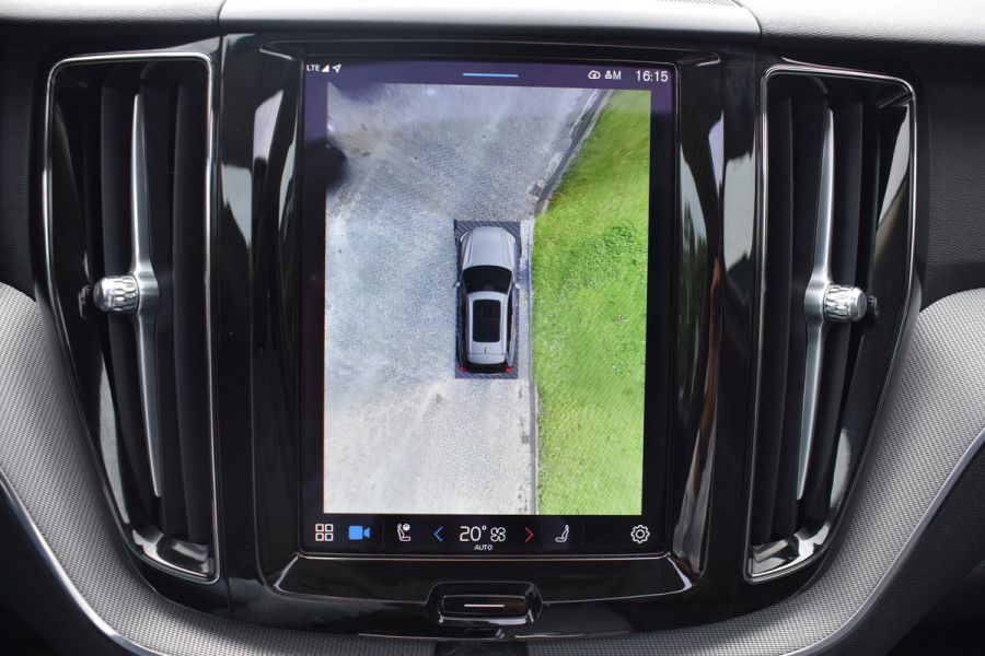 Volvo XC60 2.0 T6 Plug-in hybrid AWD Plus Dark Pano dak | ACC | 360 Camera | Trekhaak | Leder | Blis