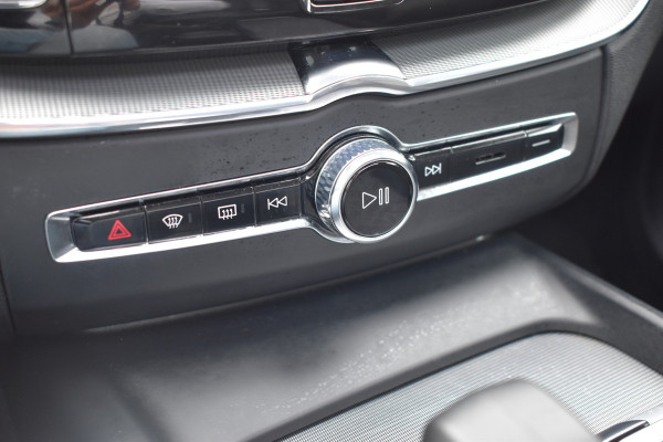 Volvo XC60 2.0 T6 Plug-in hybrid AWD Plus Dark Pano dak | ACC | 360 Camera | Trekhaak | Leder | Blis