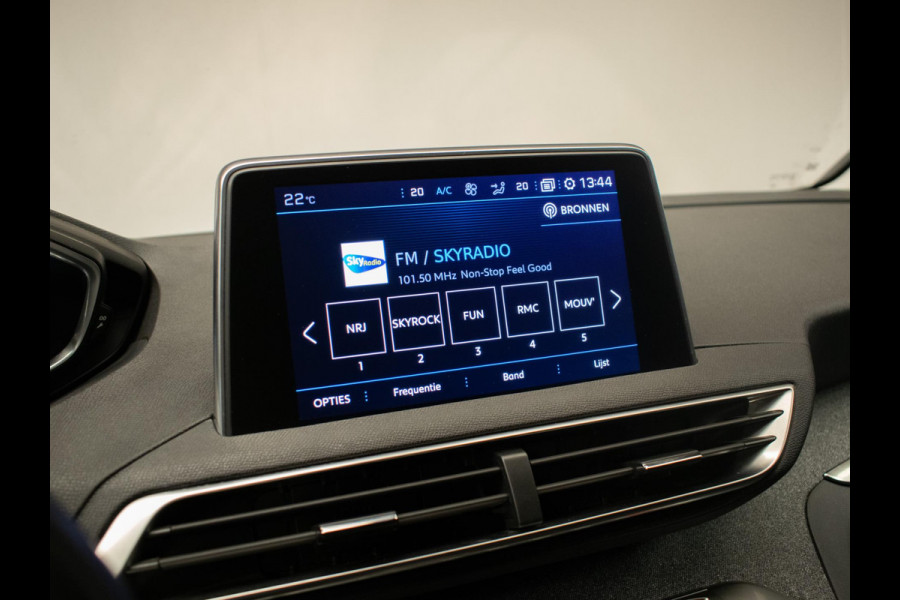 Peugeot 3008 1.2 PureTech Allure Sport (APPLE CARPLAY,NAVI,LED,CAMERA,CRUISE,LANE ASSIST,CLIMATE,LM VELGEN)