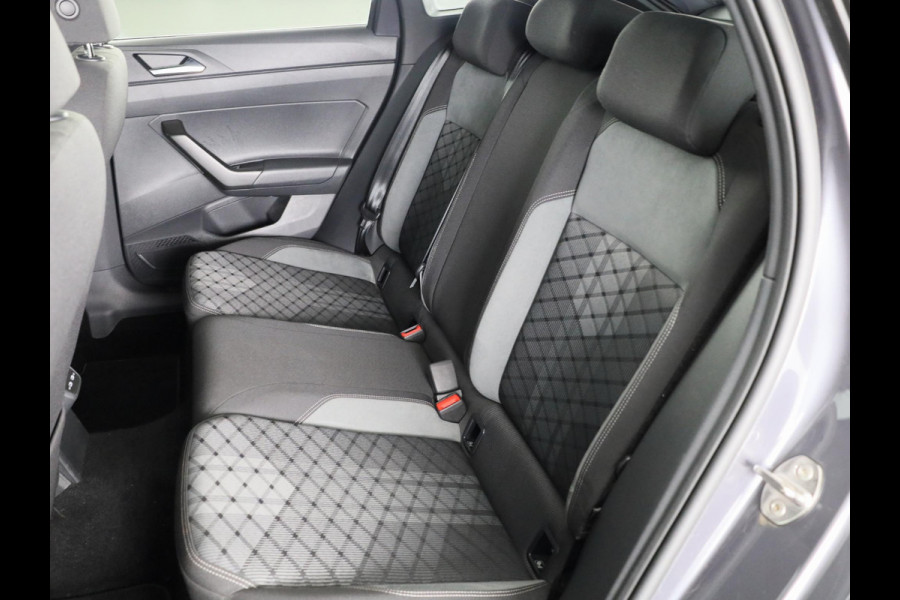 Volkswagen Taigo 1.0 TSI R-Line 110 pk Automaat (DSG) | Navigatie | Trekhaak (afneembaar) | Parkeersensoren | Achteruitrijcamera | Adaptieve cruise control | Matrix LED koplampen | R-Line |
