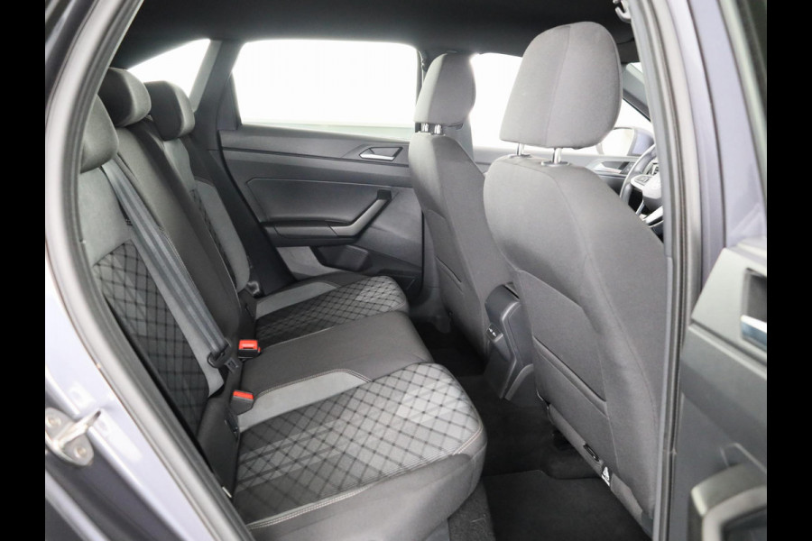 Volkswagen Taigo 1.0 TSI R-Line 110 pk Automaat (DSG) | Navigatie | Trekhaak (afneembaar) | Parkeersensoren | Achteruitrijcamera | Adaptieve cruise control | Matrix LED koplampen | R-Line |