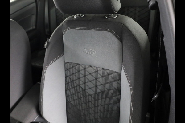 Volkswagen Taigo 1.0 TSI R-Line 110 pk Automaat (DSG) | Navigatie | Trekhaak (afneembaar) | Parkeersensoren | Achteruitrijcamera | Adaptieve cruise control | Matrix LED koplampen | R-Line |