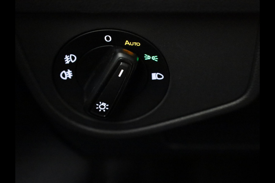 Volkswagen Taigo 1.0 TSI R-Line 110 pk Automaat (DSG) | Navigatie | Trekhaak (afneembaar) | Parkeersensoren | Achteruitrijcamera | Adaptieve cruise control | Matrix LED koplampen | R-Line |