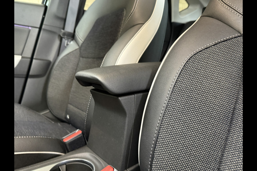 Renault Captur 1.3 TCe 155 Edition One | Groot Navi | Bose | Pano | 360 | 18" | Stuur & stoel verwarming | 100% elk jaar Dealer onderhouden!