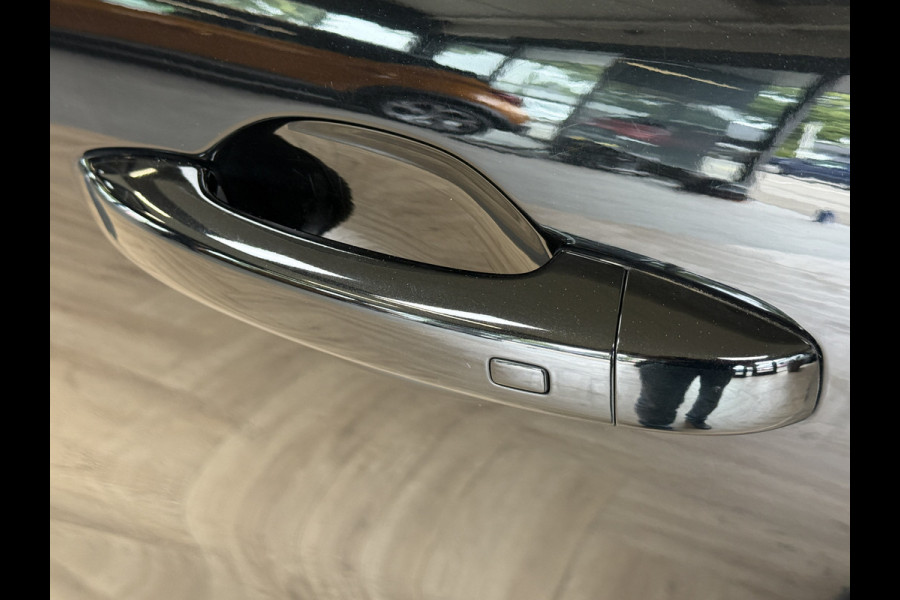 Renault Captur 1.3 TCe 155 Edition One | Groot Navi | Bose | Pano | 360 | 18" | Stuur & stoel verwarming | 100% elk jaar Dealer onderhouden!