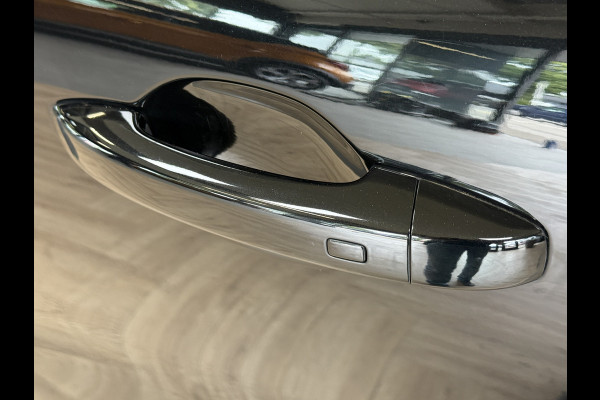 Renault Captur 1.3 TCe 155 Edition One | Groot Navi | Bose | Pano | 360 | 18" | Stuur & stoel verwarming | 100% elk jaar Dealer onderhouden!