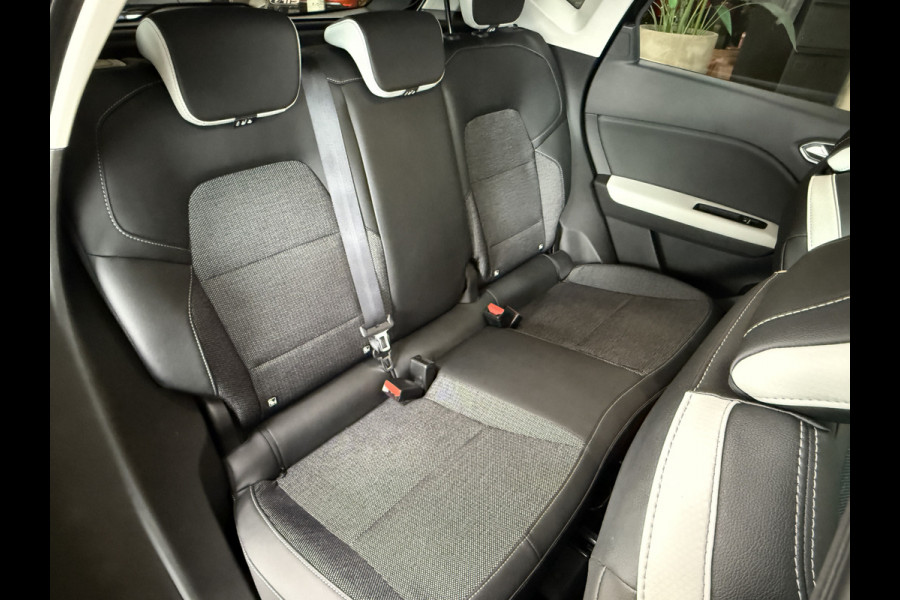 Renault Captur 1.3 TCe 155 Edition One | Groot Navi | Bose | Pano | 360 | 18" | Stuur & stoel verwarming | 100% elk jaar Dealer onderhouden!