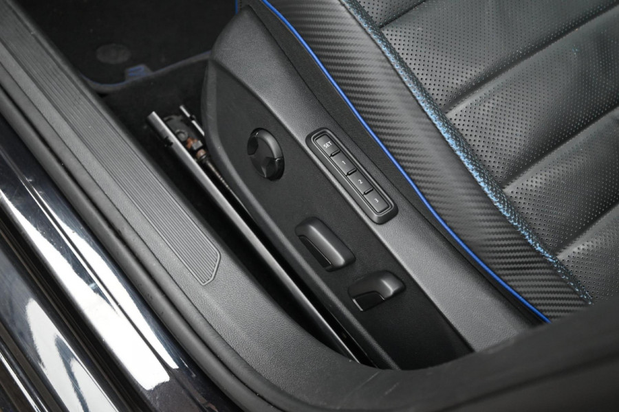 Volkswagen Golf 2.0 TSI R 4Motion 320 PK Performance Pack Pano Adaptive Keyless 19''