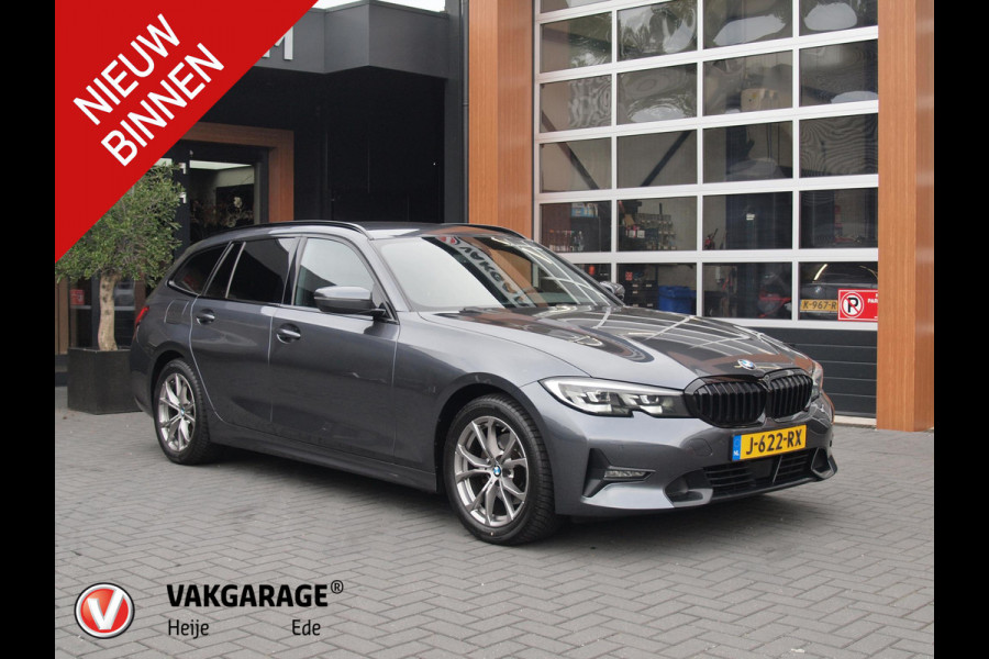 BMW 3 Serie Touring 320i Executive Edition | Sfeer Verlichting | Black Optic | Sportstoelen  | 18-Inch | NL-Auto |