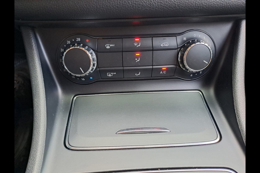 Mercedes-Benz CLA-Klasse Shooting Brake 180 Business Solution | LED | Trekhaak | All-seasons | Sportstoelen | PDC | Navi | Camera |