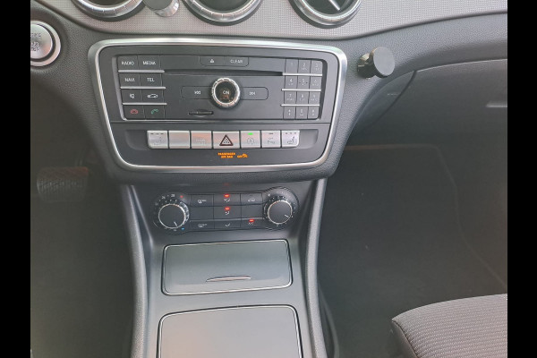 Mercedes-Benz CLA-Klasse Shooting Brake 180 Business Solution | LED | Trekhaak | All-seasons | Sportstoelen | PDC | Navi | Camera |