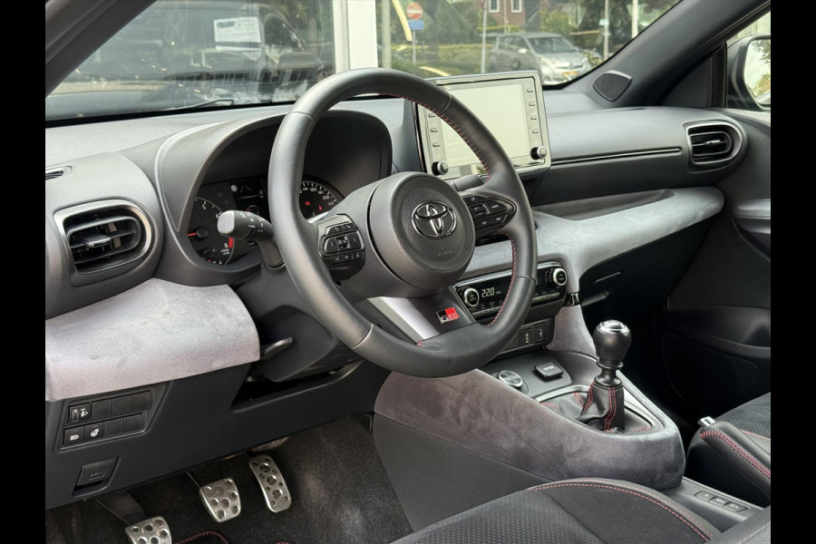 Toyota Yaris 1.6 Turbo 261pk GR Performance | Apple CarPlay/Android Auto, Keyless, Stoelverwarming, Leer/Alcantara