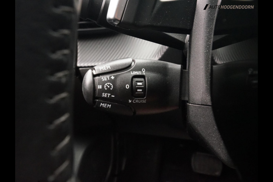 Peugeot 2008 1.2 PureTech Allure (APPLE CARPLAY,LED VERLICHTING,CAMERA,CLIMATE,CRUISE,PARELMOER,LM-VELGEN,NIEUWE APK,TOPCONDITIE)