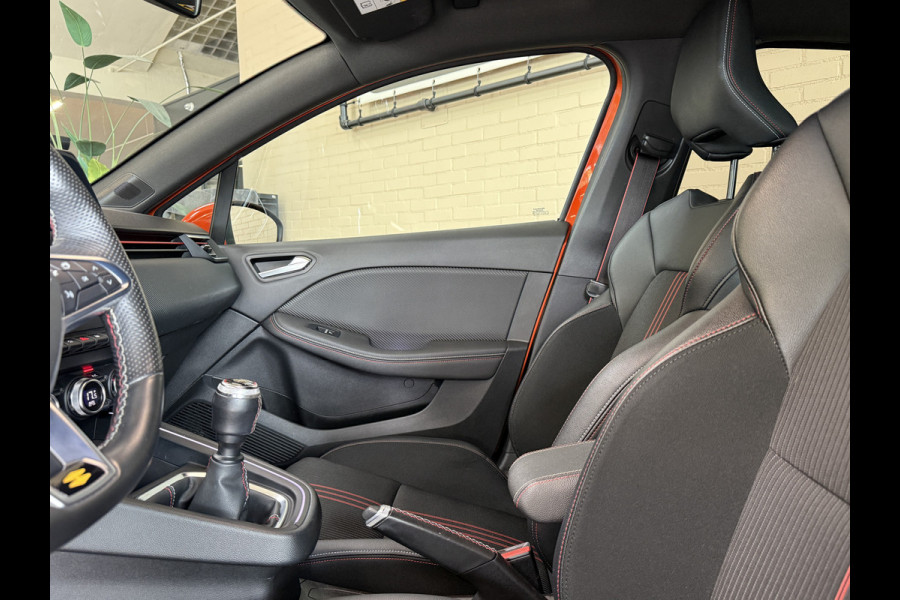 Renault Clio 1.0 TCe 100 R.S. Line | Groot Navi | 17" | Carplay | Camera | Led | PDC V+A | Keurig nette goed onderhouden Renault Clio!