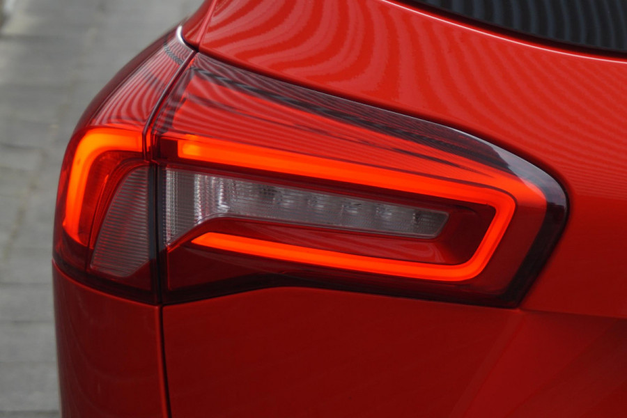 Ford FOCUS Wagon 1.0 EcoB.125PK Titanium Bus. DesignPack/17Inch. LED Koplampen.