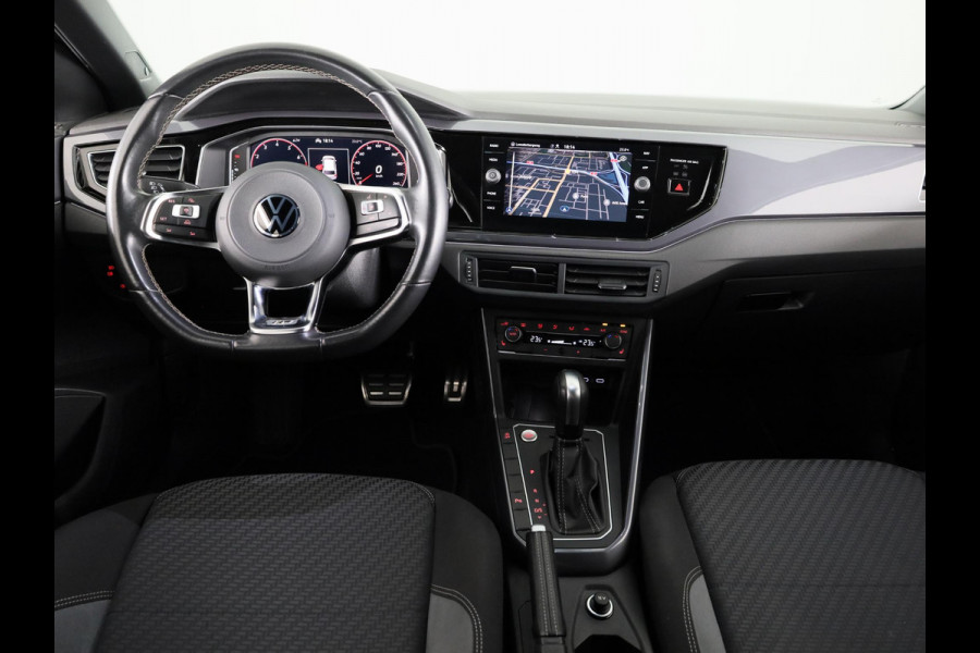 Volkswagen Polo 1.0 TSI Highline 95 pk Automaat (DSG) | Navigatie | Panoramadak | Parkeersensoren | Achteruitrijcamera | Adaptieve cruise control | Digitaal instrumentenpaneel | R-Line |