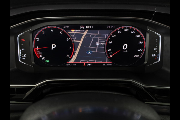Volkswagen Polo 1.0 TSI Highline 95 pk Automaat (DSG) | Navigatie | Panoramadak | Parkeersensoren | Achteruitrijcamera | Adaptieve cruise control | Digitaal instrumentenpaneel | R-Line |