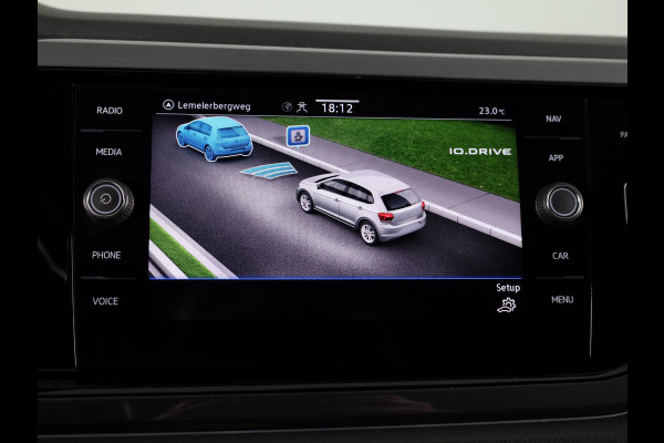 Volkswagen Polo 1.0 TSI Highline 95 pk Automaat (DSG) | Navigatie | Panoramadak | Parkeersensoren | Achteruitrijcamera | Adaptieve cruise control | Digitaal instrumentenpaneel | R-Line |
