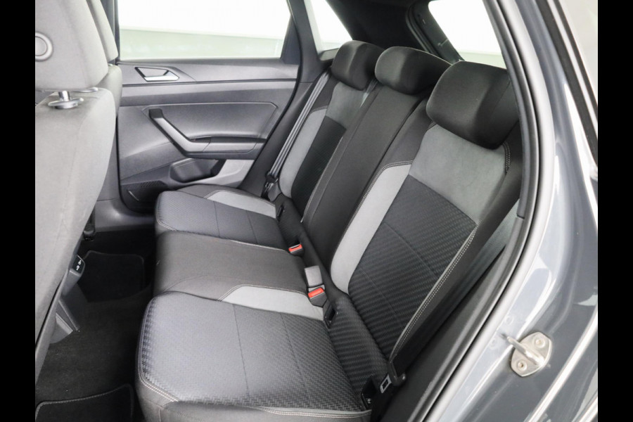 Volkswagen Polo 1.0 TSI Highline 95 pk Automaat (DSG) | Navigatie | Panoramadak | Parkeersensoren | Achteruitrijcamera | Adaptieve cruise control | Digitaal instrumentenpaneel | R-Line |