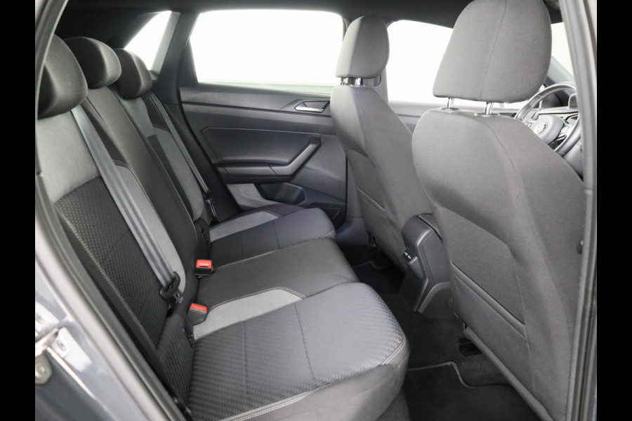 Volkswagen Polo 1.0 TSI Highline 95 pk Automaat (DSG) | Navigatie | Panoramadak | Parkeersensoren | Achteruitrijcamera | Adaptieve cruise control | Digitaal instrumentenpaneel | R-Line |