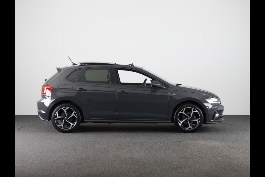 Volkswagen Polo 1.0 TSI Highline 95 pk Automaat (DSG) | Navigatie | Panoramadak | Parkeersensoren | Achteruitrijcamera | Adaptieve cruise control | Digitaal instrumentenpaneel | R-Line |