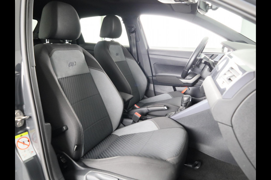 Volkswagen Polo 1.0 TSI Highline 95 pk Automaat (DSG) | Navigatie | Panoramadak | Parkeersensoren | Achteruitrijcamera | Adaptieve cruise control | Digitaal instrumentenpaneel | R-Line |