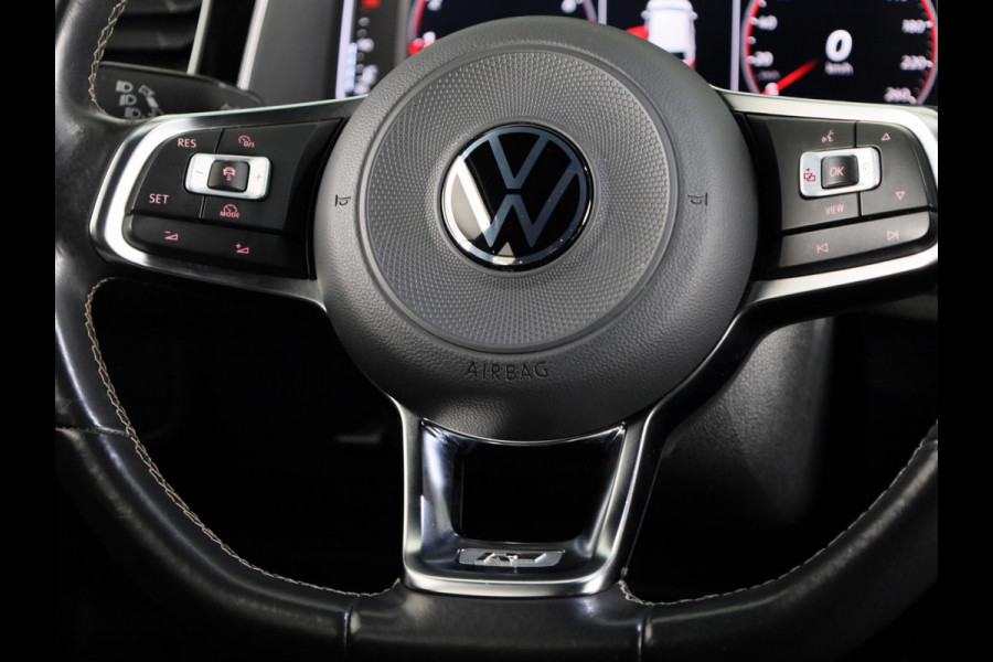 Volkswagen Polo 1.0 TSI Highline 95 pk Automaat (DSG) | Navigatie | Panoramadak | Parkeersensoren | Achteruitrijcamera | Adaptieve cruise control | Digitaal instrumentenpaneel | R-Line |