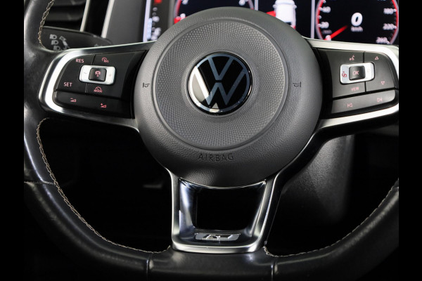 Volkswagen Polo 1.0 TSI Highline 95 pk Automaat (DSG) | Navigatie | Panoramadak | Parkeersensoren | Achteruitrijcamera | Adaptieve cruise control | Digitaal instrumentenpaneel | R-Line |