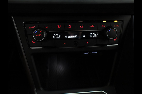 Volkswagen Polo 1.0 TSI Highline 95 pk Automaat (DSG) | Navigatie | Panoramadak | Parkeersensoren | Achteruitrijcamera | Adaptieve cruise control | Digitaal instrumentenpaneel | R-Line |