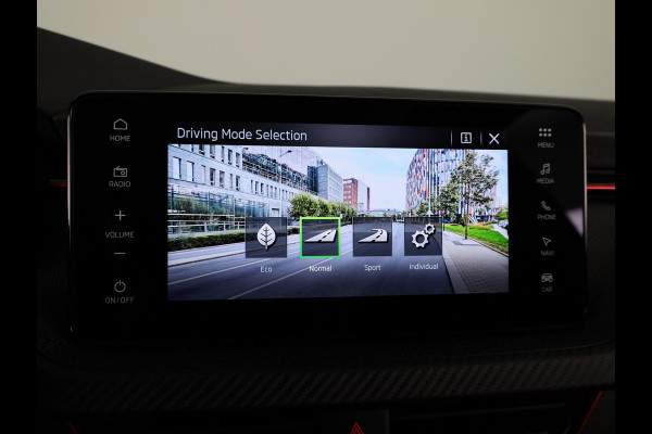 Škoda Kamiq 1.0 TSI Monte Carlo 115 pk Automaat (DSG) | Verlengde garantie | Navigatie | Panoramadak | Parkeersensoren | Achteruitrijcamera | Adaptieve cruise control |