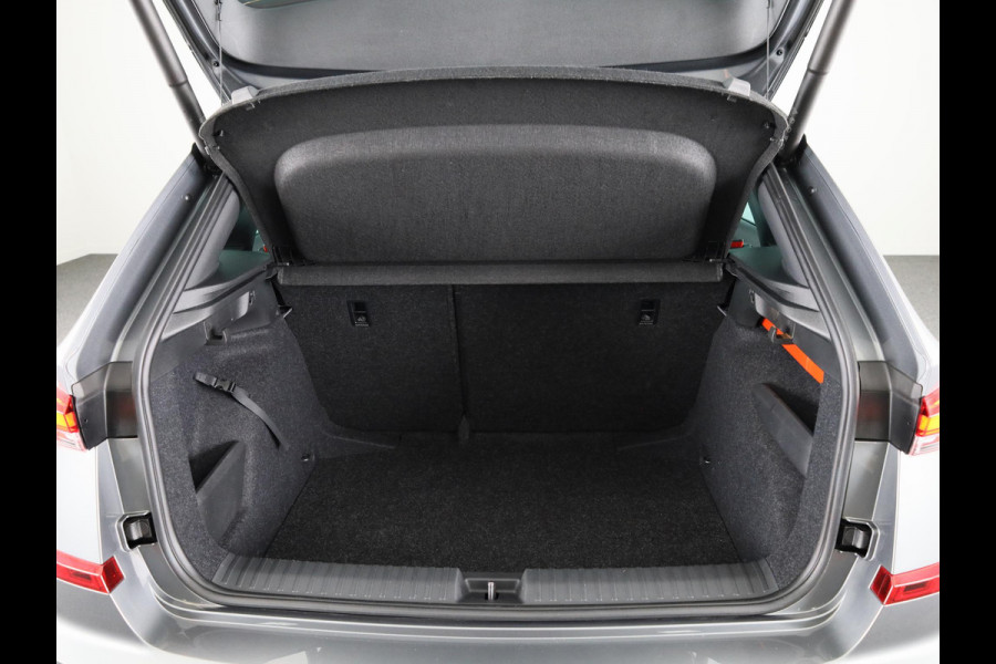 Škoda Kamiq 1.0 TSI Monte Carlo 115 pk Automaat (DSG) | Verlengde garantie | Navigatie | Panoramadak | Parkeersensoren | Achteruitrijcamera | Adaptieve cruise control |