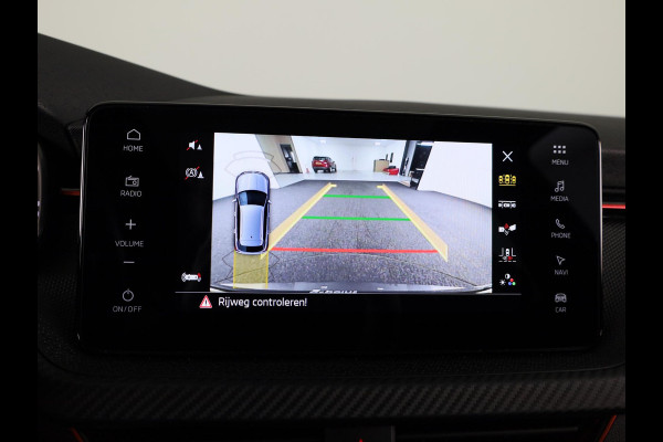 Škoda Kamiq 1.0 TSI Monte Carlo 115 pk Automaat (DSG) | Verlengde garantie | Navigatie | Panoramadak | Parkeersensoren | Achteruitrijcamera | Adaptieve cruise control |