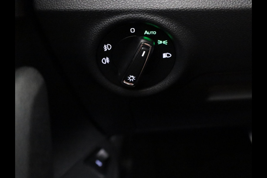 Škoda Kamiq 1.0 TSI Monte Carlo 115 pk Automaat (DSG) | Verlengde garantie | Navigatie | Panoramadak | Parkeersensoren | Achteruitrijcamera | Adaptieve cruise control |