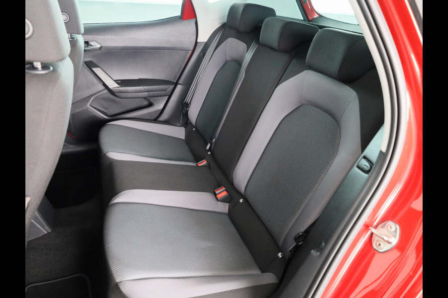 Seat Arona 1.0 TSI Style Business Intense 110 pk | Navigatie | Parkeersensoren (Park assist) | Achteruitrijcamera | Adaptieve cruise control | Apple Carplay/Android Auto |