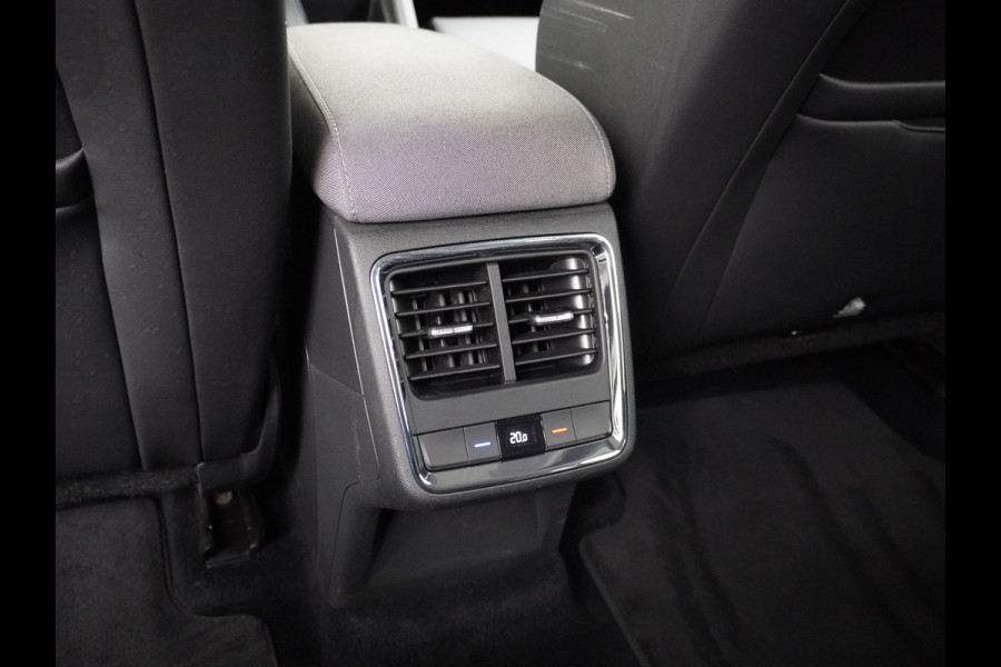 Škoda ENYAQ iV 60 180PK Memory Warmetpomp Stoel+Stuurverwarming Apple Carplay/Androd Auto Navi Ecc Adap.Cruise Control 360°Camera Pdc Lmv 20" L File assistent Dab Elek.Achterklep Keyless advanced Bluetooth Rijstrooksensor Connected services 1.000KG trekgewicht 1e Eigenaar Origineel Nederlandse Auto Nieuwprijs €47.965!
