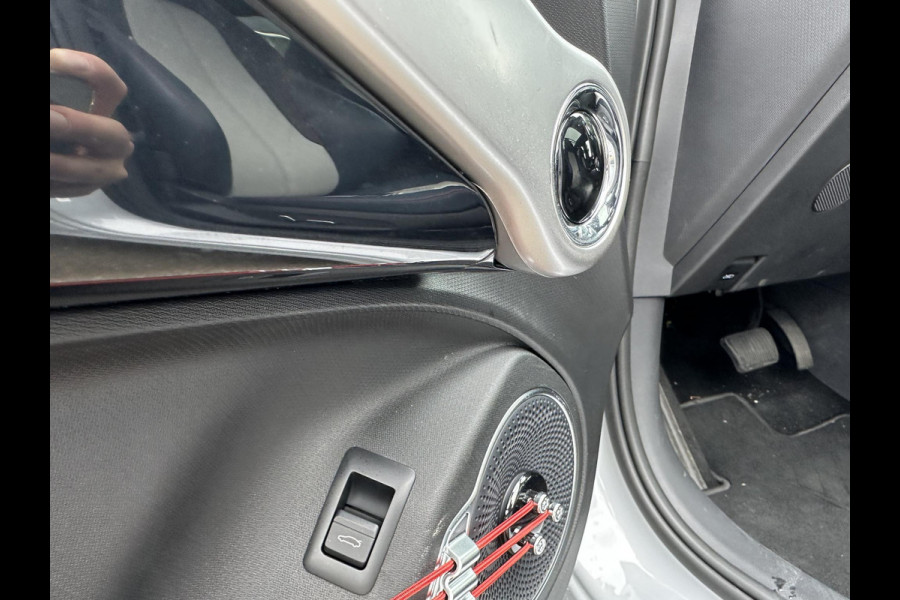 BYD ATTO 3 Design Complete Auto | Panoramadak | Elektrische Kofferbak | 360° Camera | Rijklaar incl. Fabrieksgarantie t/m 2029 | Aandrijflijn & Accu tot 2031!