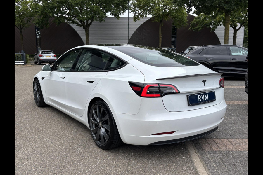 Tesla Model 3 Standard RWD Plus 60 kWh | LFP-accu | Facelift model | Elektrische kofferbak | 19-inch velgen | Panoramadak | Autopilot | Performance spoiler | Rijklaar met 12 maanden BOVAG-garantie